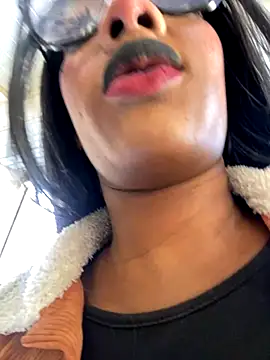 TIFFANYYSTAR online show from 12/03/25, 12:37