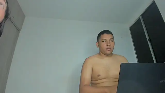 Snapshot of sweets_couple69 chatting on 12/03/25, 01:17 sweets couple69 online show from 12/03/25, 01:17