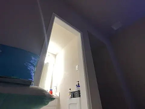 Snapshot of wynterheat chatting on 10/23/25, 12:53 wynterheat online show from 10/23/25, 12:53