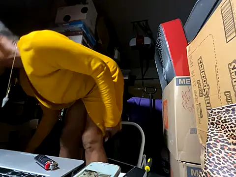 Snapshot of wynterheat chatting on 10/12/25, 04:52 wynterheat online show from 10/12/25, 04:52