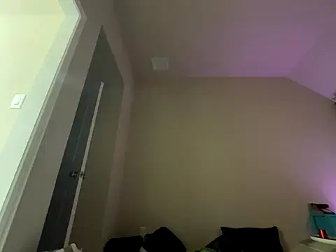 Snapshot of wynterheat chatting on 10/20/25, 06:04 wynterheat online show from 10/20/25, 06:04