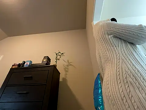 Snapshot of wynterheat chatting on 12/01/25, 05:25 wynterheat online show from 12/01/25, 05:25