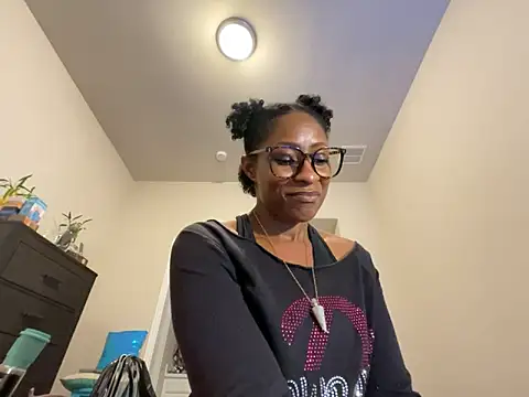 Snapshot of wynterheat chatting on 10/24/25, 06:23 wynterheat online show from 10/24/25, 06:23