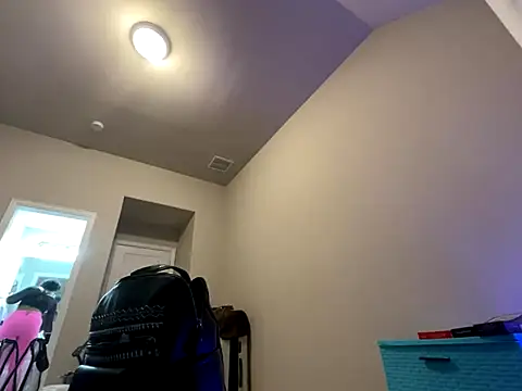 Snapshot of wynterheat chatting on 11/08/25, 04:16 wynterheat online show from 11/08/25, 04:16