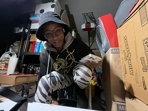 Snapshot of wynterheat chatting on 10/30/25, 05:06 wynterheat online show from 10/30/25, 05:06