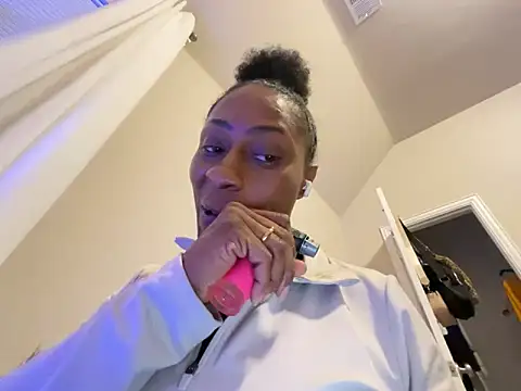 Snapshot of wynterheat chatting on 11/16/25, 07:02 wynterheat online show from 11/16/25, 07:02