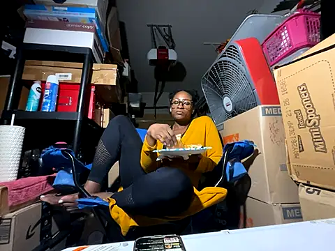 Snapshot of wynterheat chatting on 10/27/25, 09:21 wynterheat online show from 10/27/25, 09:21