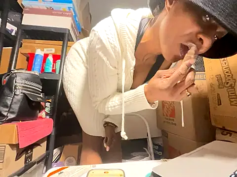 Snapshot of wynterheat chatting on 11/27/25, 05:13 wynterheat online show from 11/27/25, 05:13