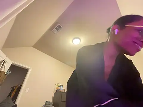 Snapshot of wynterheat chatting on 11/03/25, 01:11 wynterheat online show from 11/03/25, 01:11