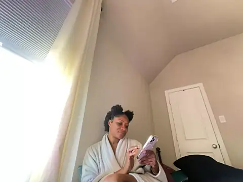 Snapshot of wynterheat chatting on 11/08/25, 05:27 wynterheat online show from 11/08/25, 05:27