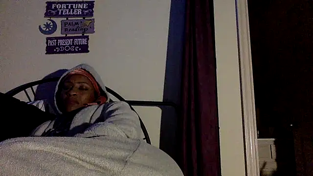 Snapshot of wynterheat chatting on 03/18/25, 10:28 wynterheat online show from 03/18/25, 10:28