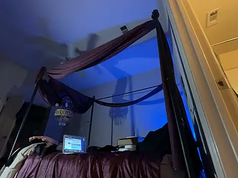 Snapshot of wynterheat chatting on 03/18/25, 07:22 wynterheat online show from 03/18/25, 07:22