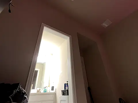 Snapshot of wynterheat chatting on 09/10/25, 05:39 wynterheat online show from 09/10/25, 05:39