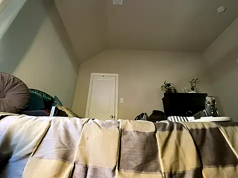 Snapshot of wynterheat chatting on 10/14/25, 05:13 wynterheat online show from 10/14/25, 05:13