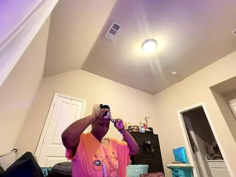 Snapshot of wynterheat chatting on 12/16/25, 05:50 wynterheat online show from 12/16/25, 05:50