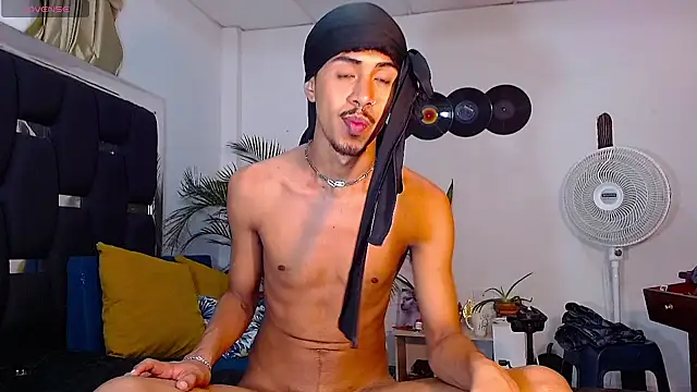 Snapshot of RyanRizzo chatting on 01/23/25, 11:36 RyanRizzo online show from 01/23/25, 11:36