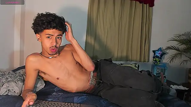 Snapshot of RyanRizzo chatting on 03/03/25, 09:59 RyanRizzo online show from 03/03/25, 09:59