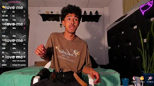 Snapshot of RyanRizzo chatting on 03/21/25, 05:21 RyanRizzo online show from 03/21/25, 05:21