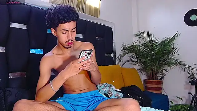 Snapshot of RyanRizzo chatting on 01/25/25, 07:07 RyanRizzo online show from 01/25/25, 07:07