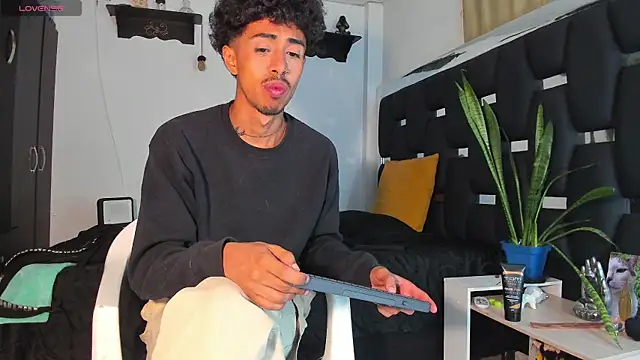 Snapshot of RyanRizzo chatting on 03/15/25, 05:41 RyanRizzo online show from 03/15/25, 05:41