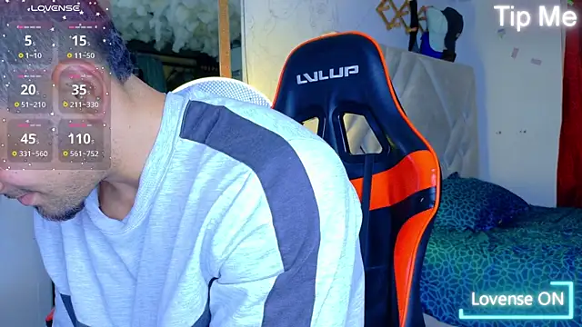 Rich boy01 online show from 10/28/25, 09:25