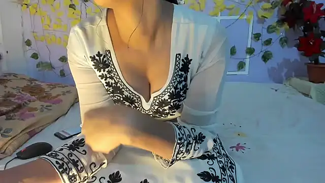 Snapshot of aarjulove chatting on 05/05/26, 11:24 aarjulove online show from 05/05/26, 11:24