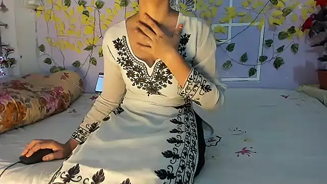 Snapshot of aarjulove chatting on 05/06/26, 02:37 aarjulove online show from 05/06/26, 02:37