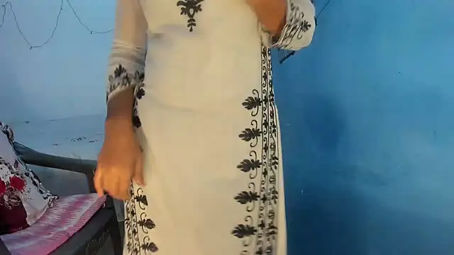 Snapshot of aarjulove chatting on 01/06/26, 02:21 aarjulove online show from 01/06/26, 02:21