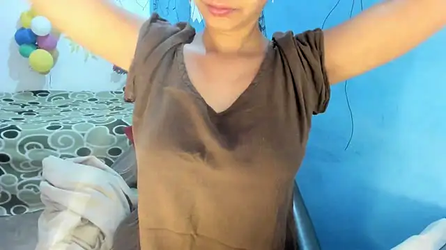 Snapshot of aarjulove chatting on 02/14/26, 04:40 aarjulove online show from 02/14/26, 04:40