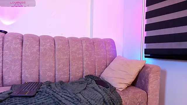  scarletmoore online show from 04/01/26, 11:33