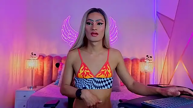 Snapshot of _scarletmoore chatting on 10/21/25, 08:14 scarletmoore online show from 10/21/25, 08:14