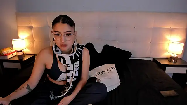 Snapshot of Zowi_Hottiee chatting on 01/22/25, 02:37 Zowi Hottiee online show from 01/22/25, 02:37
