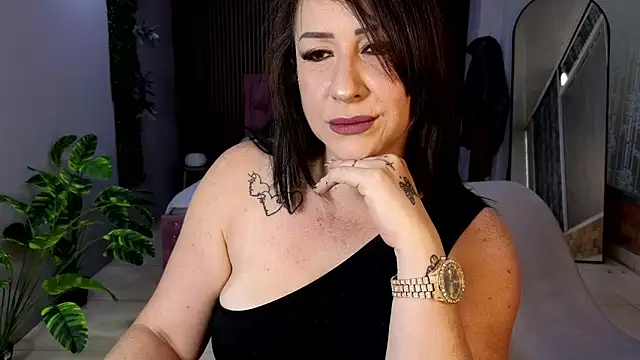 Snapshot of camil_milfdream chatting on 06/15/26, 11:21 camil milfdream online show from 06/15/26, 11:21