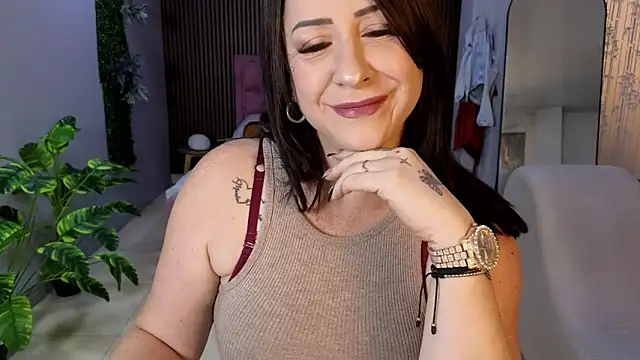 Snapshot of camil_milfdream chatting on 05/09/26, 11:02 camil milfdream online show from 05/09/26, 11:02