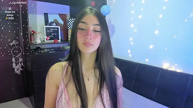 Snapshot of Emilytafur chatting on 02/12/25, 12:48 Emilytafur online show from 02/12/25, 12:48