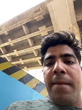 Snapshot of arush_2305 chatting on 02/26/25, 08:39 arush 2305 online show from 02/26/25, 08:39