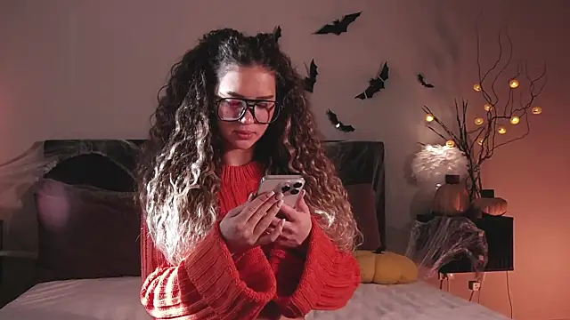 Denise Garciia online show from 10/31/25, 12:24