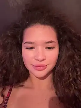Snapshot of Denise_Garciia chatting on 01/21/25, 10:41 Denise Garciia online show from 01/21/25, 10:41