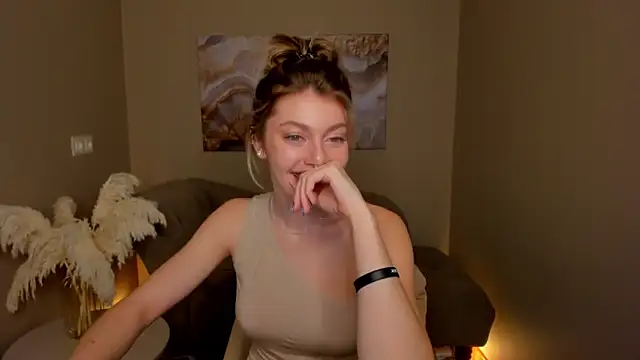 MollyMeltorr online show from 10/05/25, 01:18