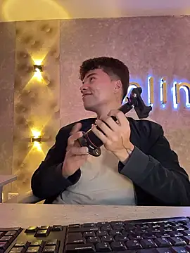 Logan smith1 online show from 01/08/26, 07:58