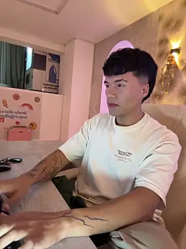 Logan smith1 online show from 10/28/25, 05:18