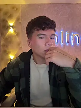 Logan smith1 online show from 02/03/26, 05:49