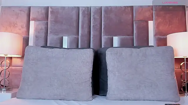 Nia Bunny online show from 10/25/25, 01:56