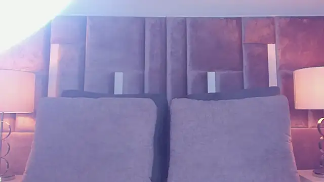 Nia Bunny online show from 10/31/25, 01:41