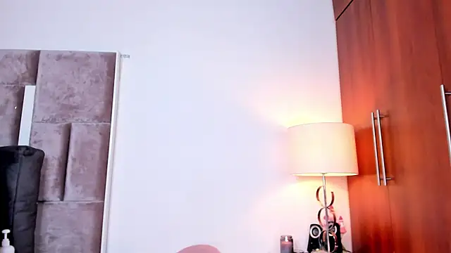 Snapshot of Nia_Bunny chatting on 05/15/26, 01:42 Nia Bunny online show from 05/15/26, 01:42