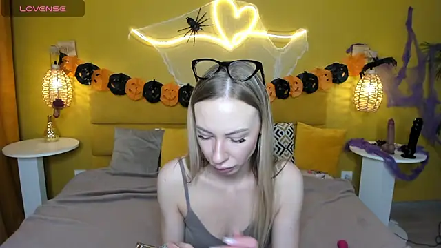 Diana Garrett online show from 10/29/25, 01:26