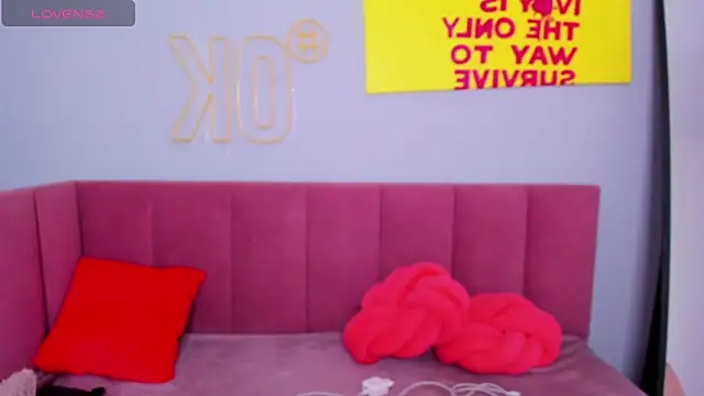 Diana Garrett online show from 11/20/25, 02:56