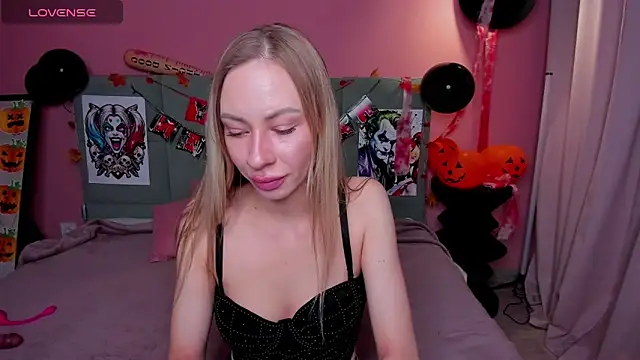 Diana Garrett online show from 10/28/25, 02:34