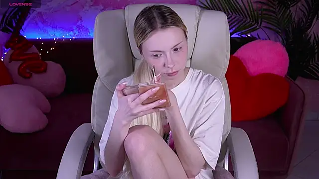 EviStar online show from 02/24/26, 07:42