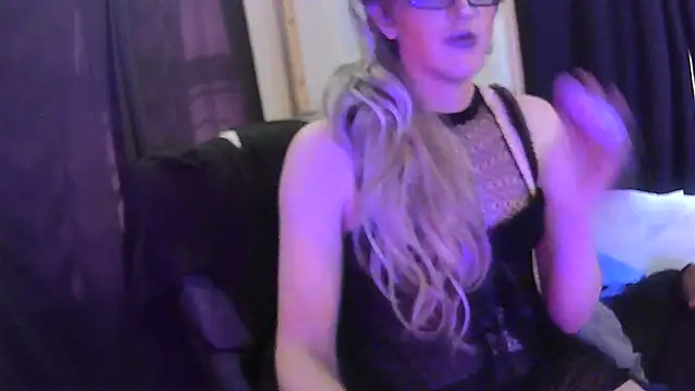 Snapshot of sexyblondetrans chatting on 02/19/25, 04:55 sexyblondetrans online show from 02/19/25, 04:55